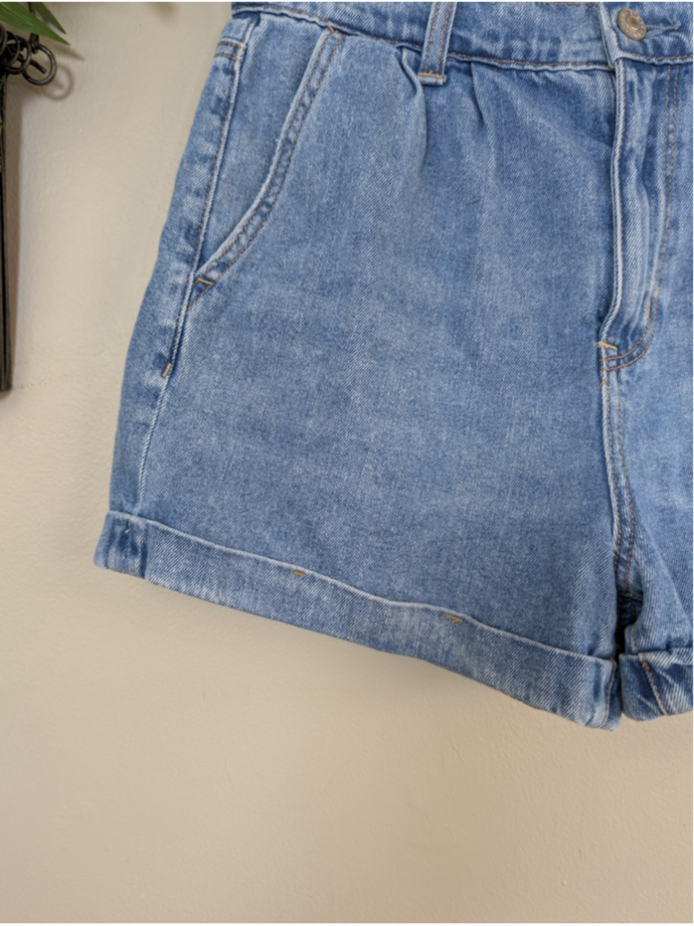 AE 4 Mom Jean Shorts High Rise Pleated Rolled Relaxed Medium Wash American Eagle - Picture 4 of 11